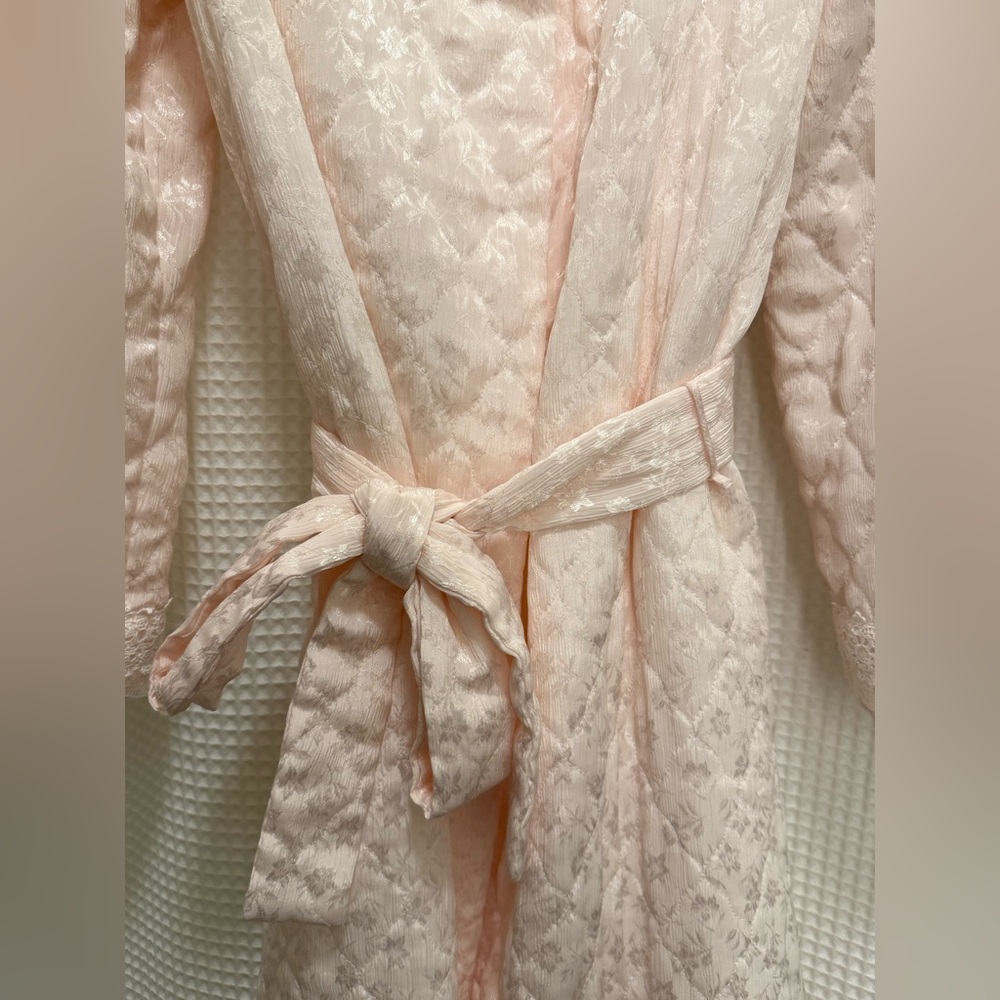 Vintage Christian Dior Pink Quilted Robe - Picture 4 of 16
